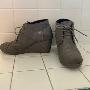 TOMS metallic wedges